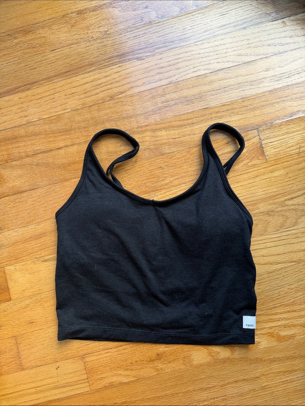 Vuori Black Scoop Neck Crop Brami